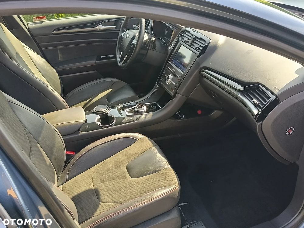Ford Mondeo - 32