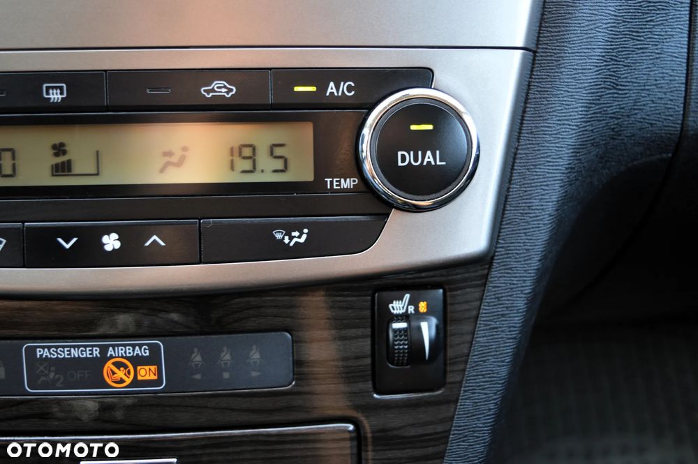 Toyota Avensis 2.0 D-4D Sol - 23