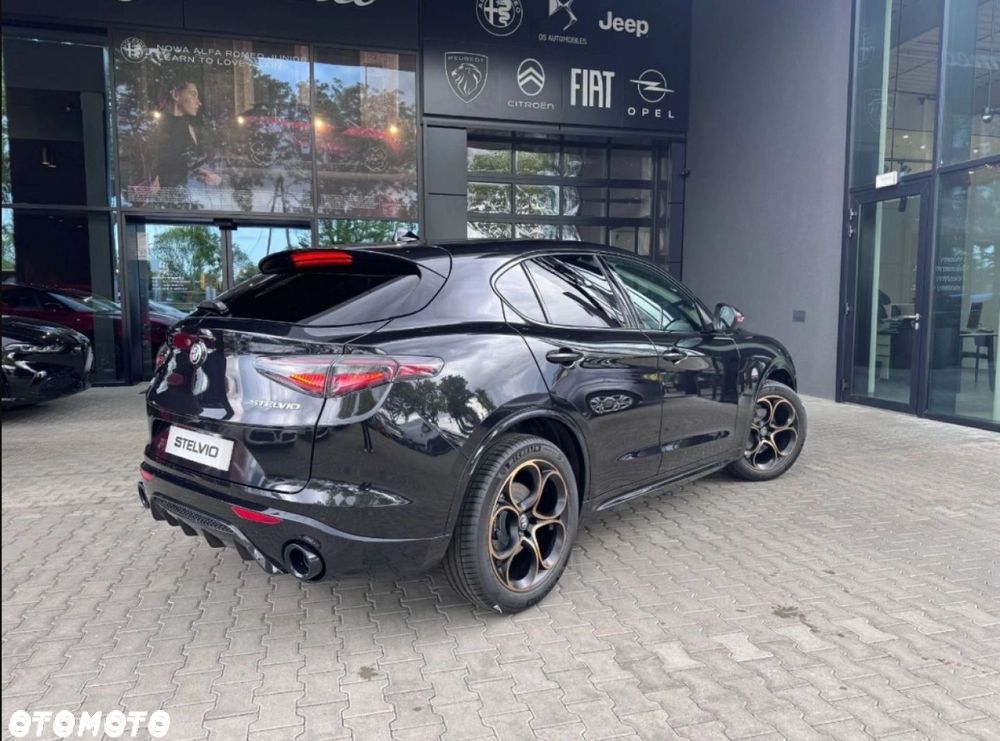 Alfa Romeo Stelvio - 8