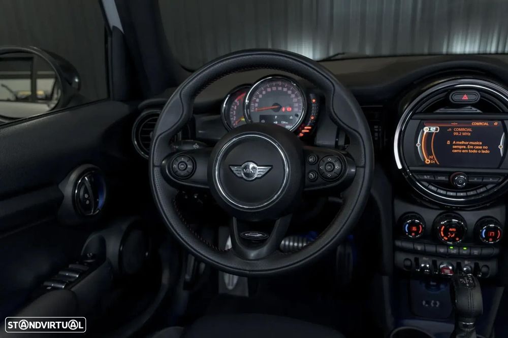 MINI 5 Portas Cooper D Auto - 11