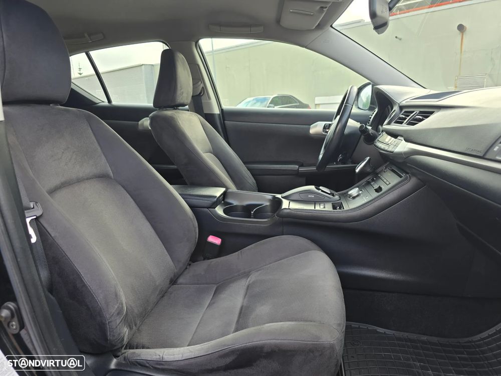 Lexus CT 200h - 14
