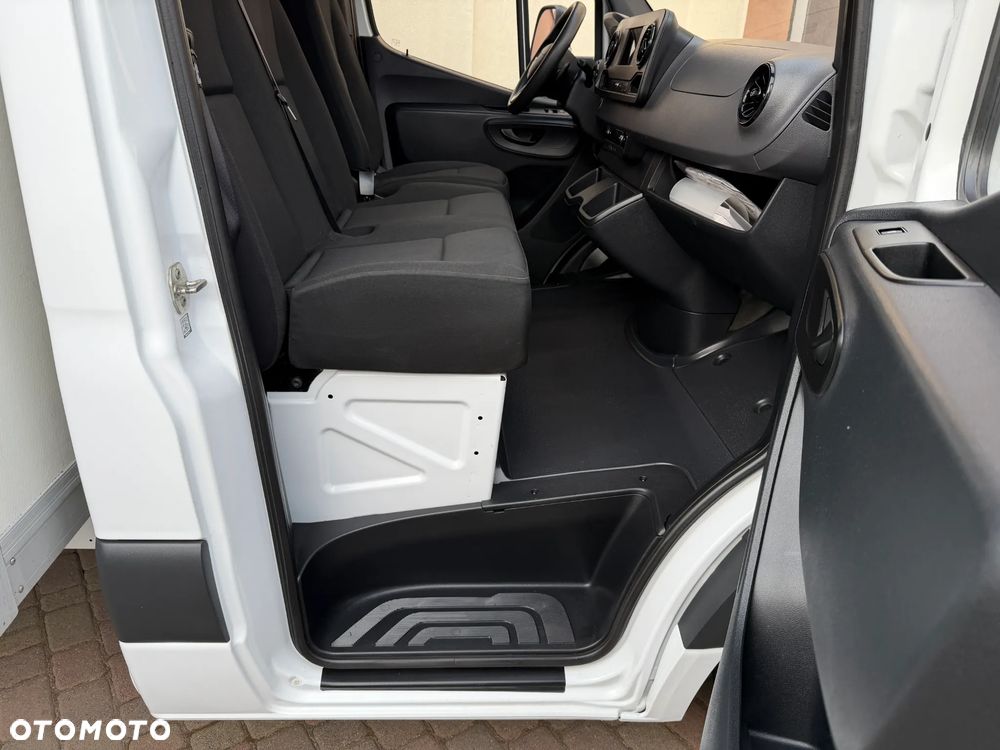 Mercedes-Benz Sprinter Izoterma Winda - 30