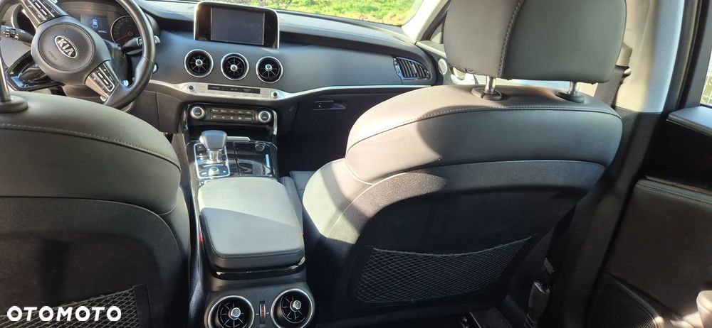 Kia Stinger 2.0 T-GDI L - 23