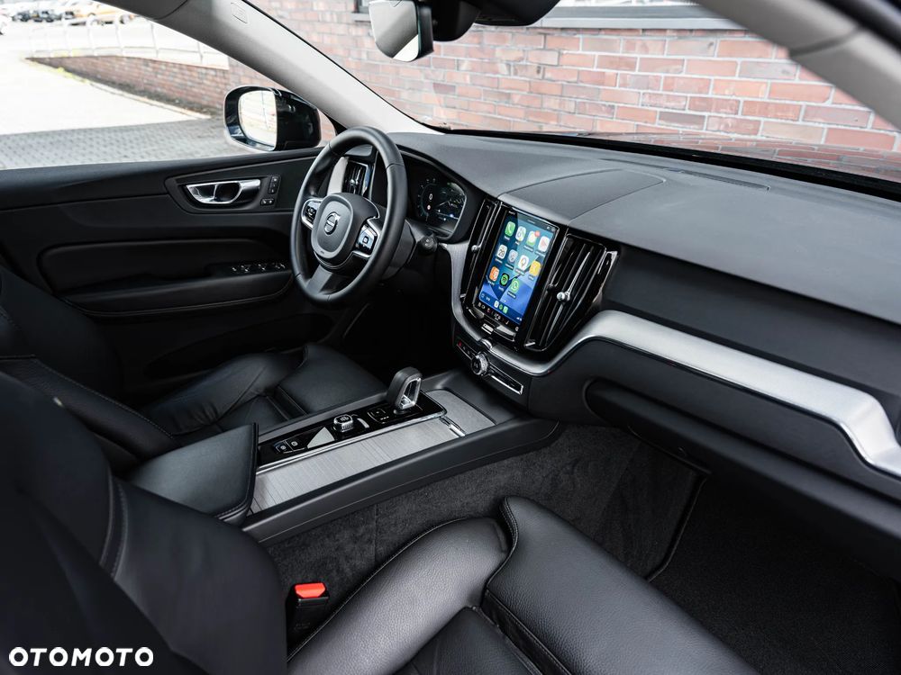 Volvo XC 60 B4 D Plus Dark - 24