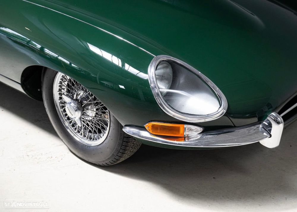 Jaguar E-Type - 27