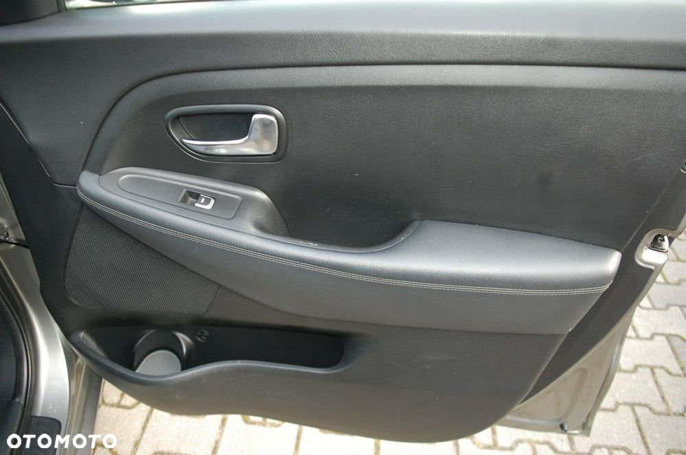 Kia Carens - 30