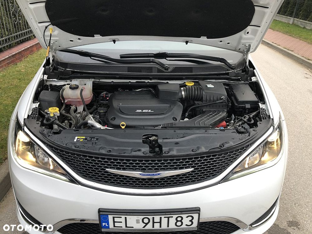 Chrysler Pacifica - 35