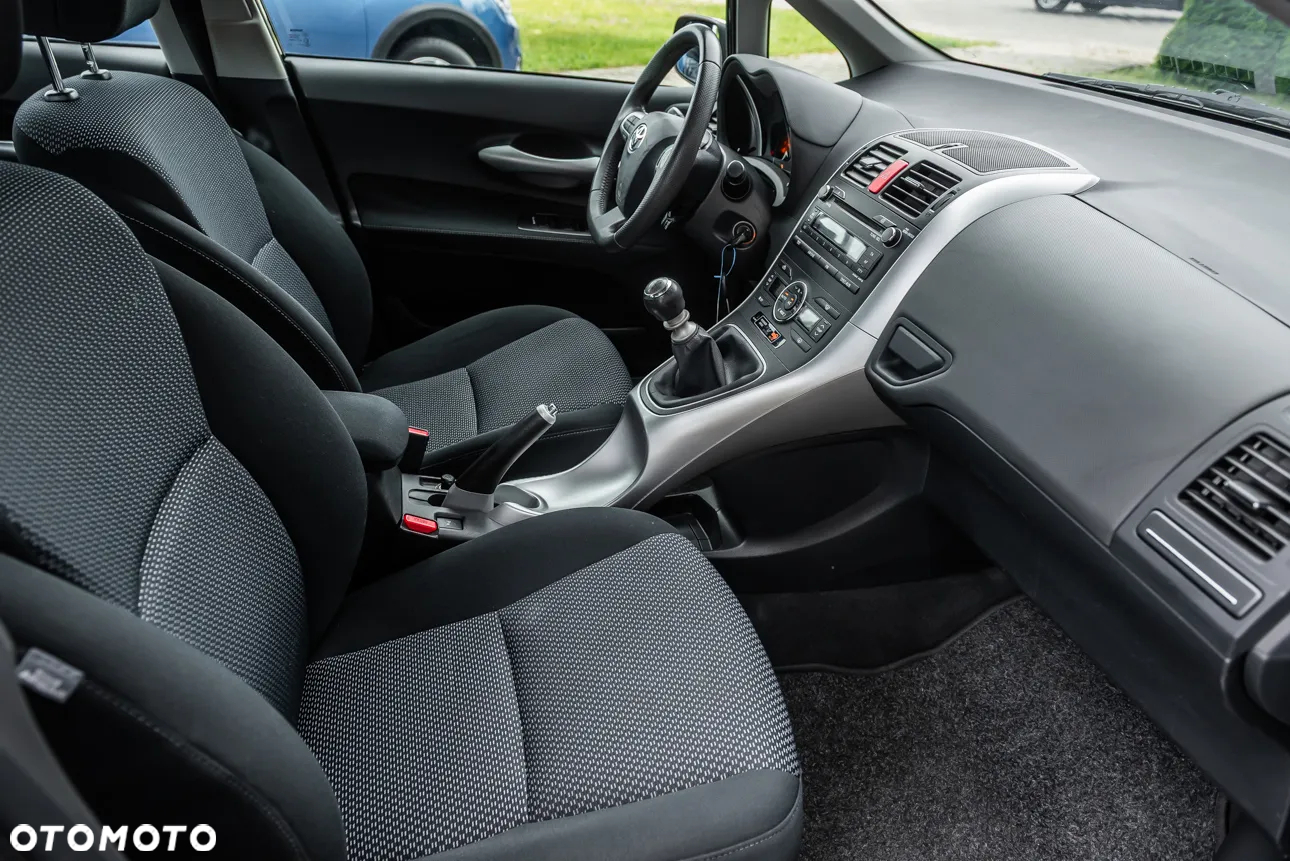 Toyota Auris 1.6 Premium - 28