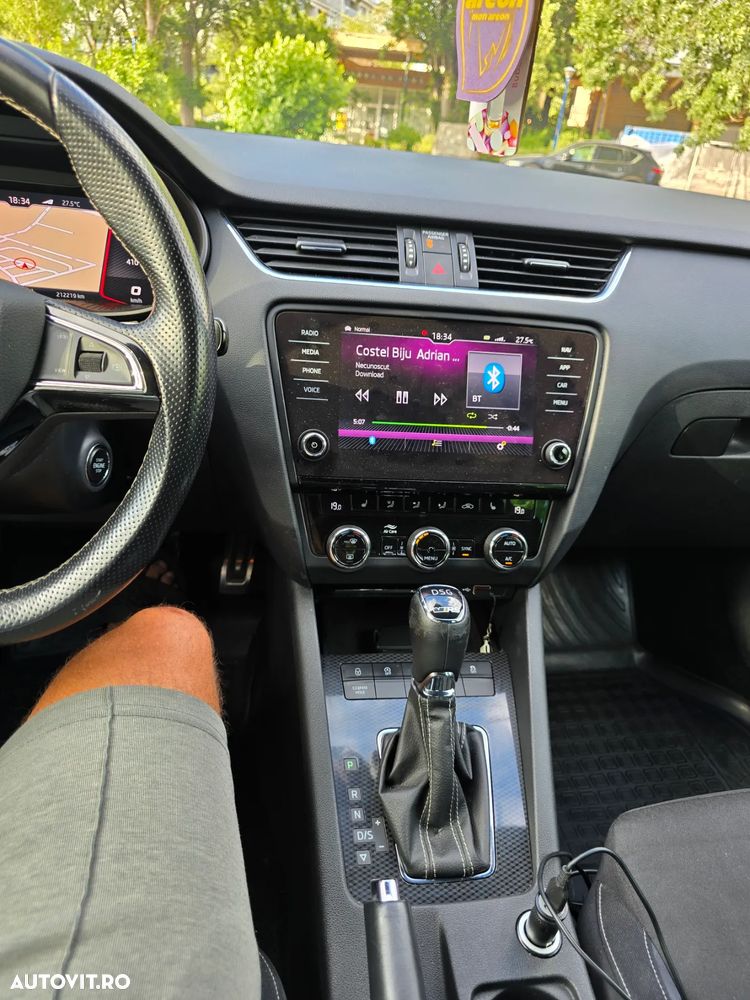 Skoda Octavia Combi Diesel 2.0 TDI DSG RS - 8