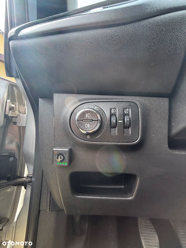 Opel Corsa 1.4 Enjoy - 8