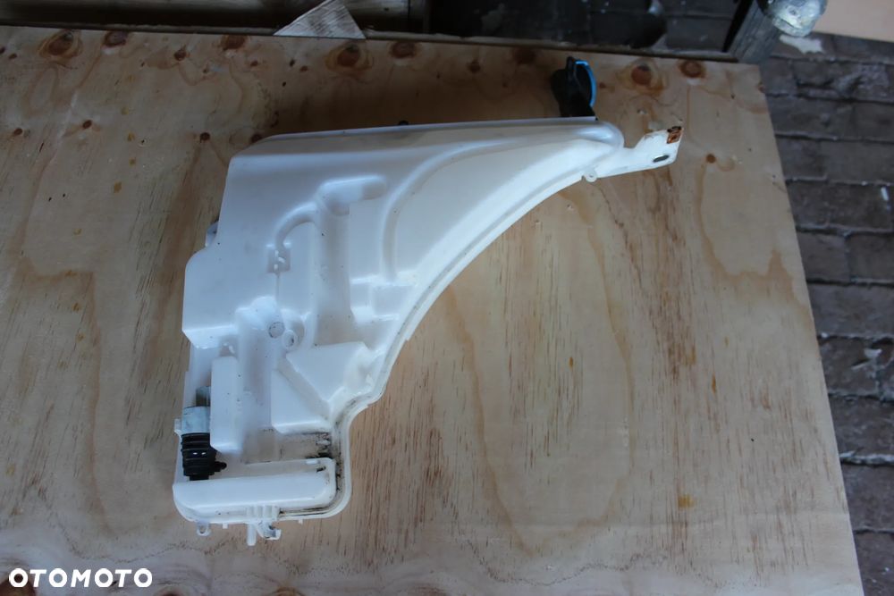 ZBIORNICZEK SPRYSKIWACZY BMW F20 F30 F31 7241671 2014