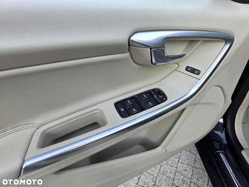 Volvo V60 D2 Summum - 22