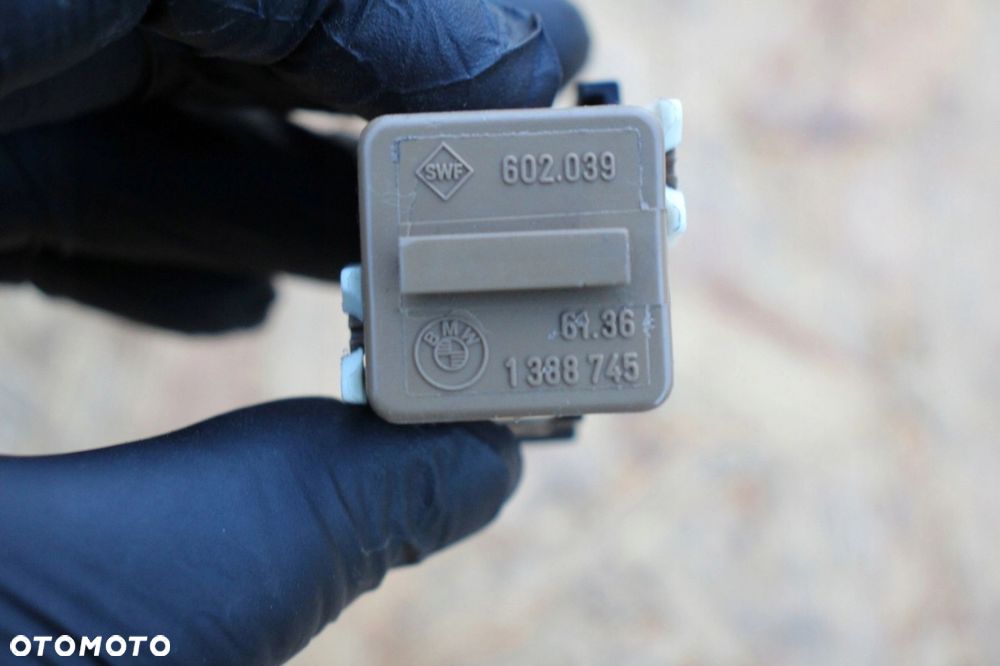 Przekaźnik BMW brązowy 1388745 - 2