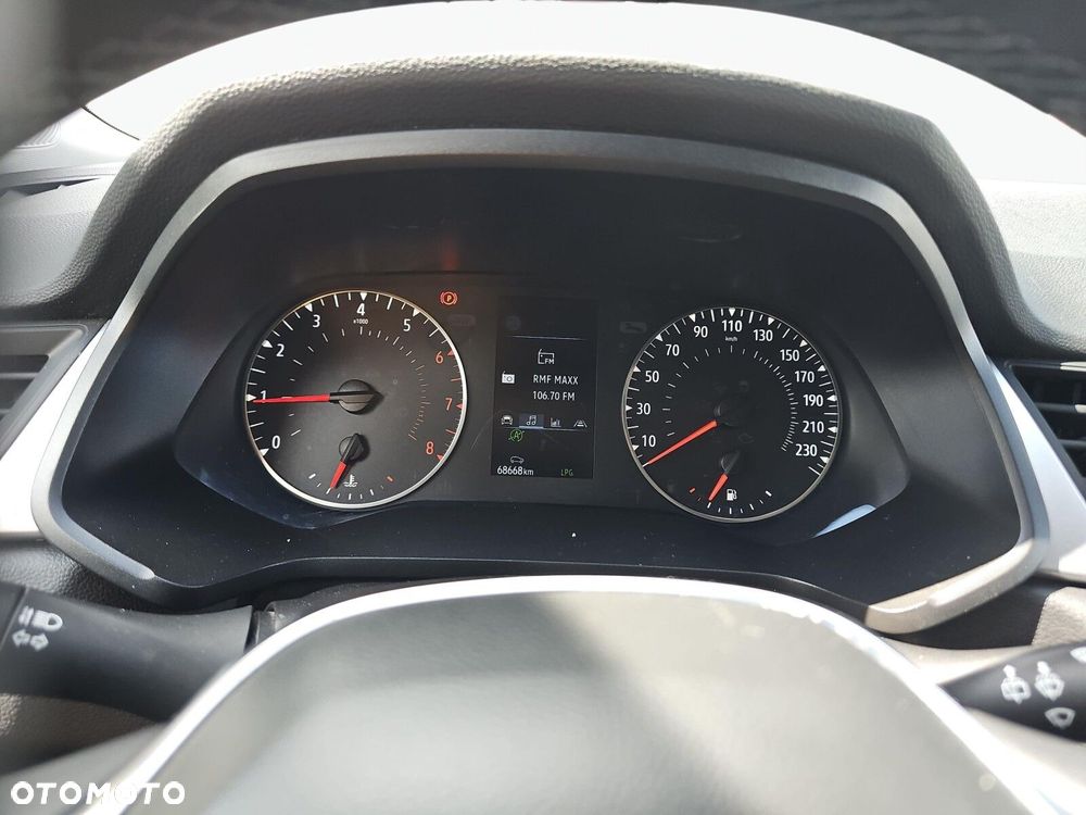 Renault Captur - 21