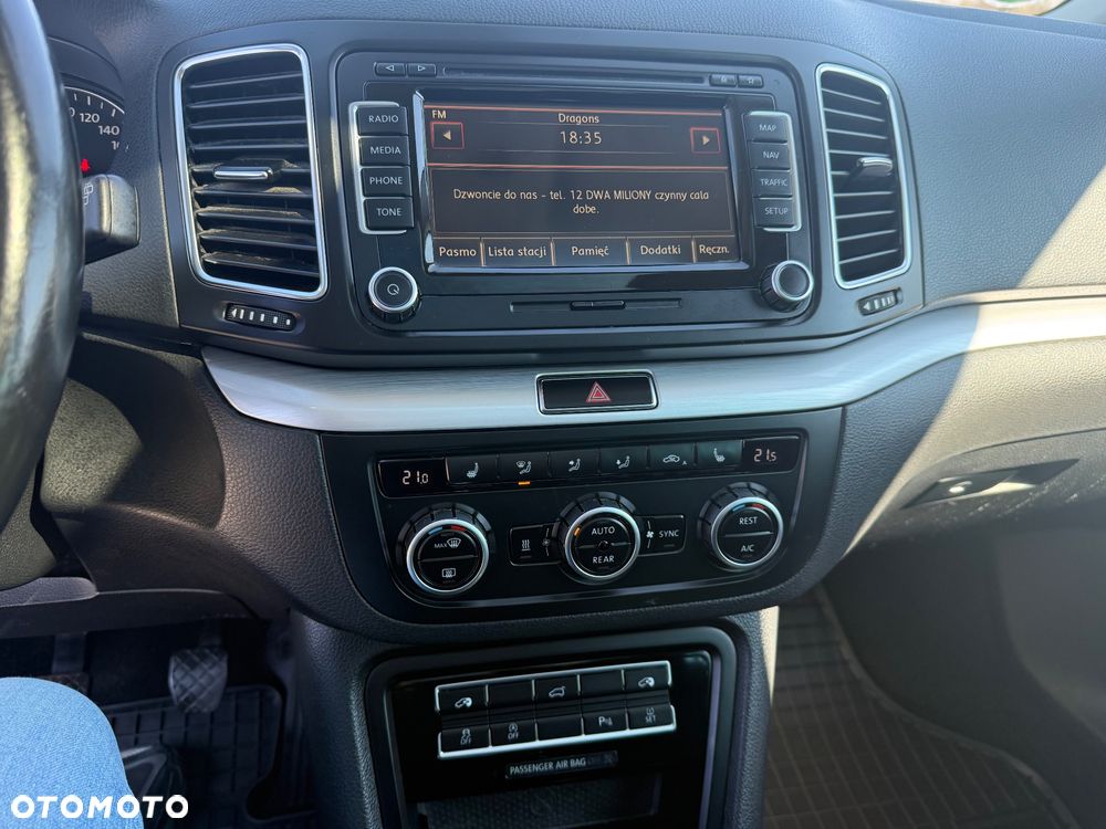 Volkswagen Sharan 2.0 TDI 4Motion BlueMotion Technology Highline - 24