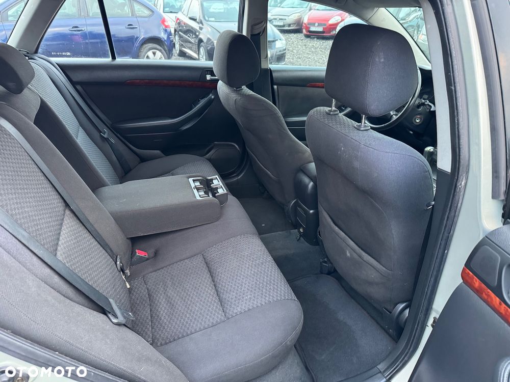 Toyota Avensis 1.8 VVT-i Sol - 12