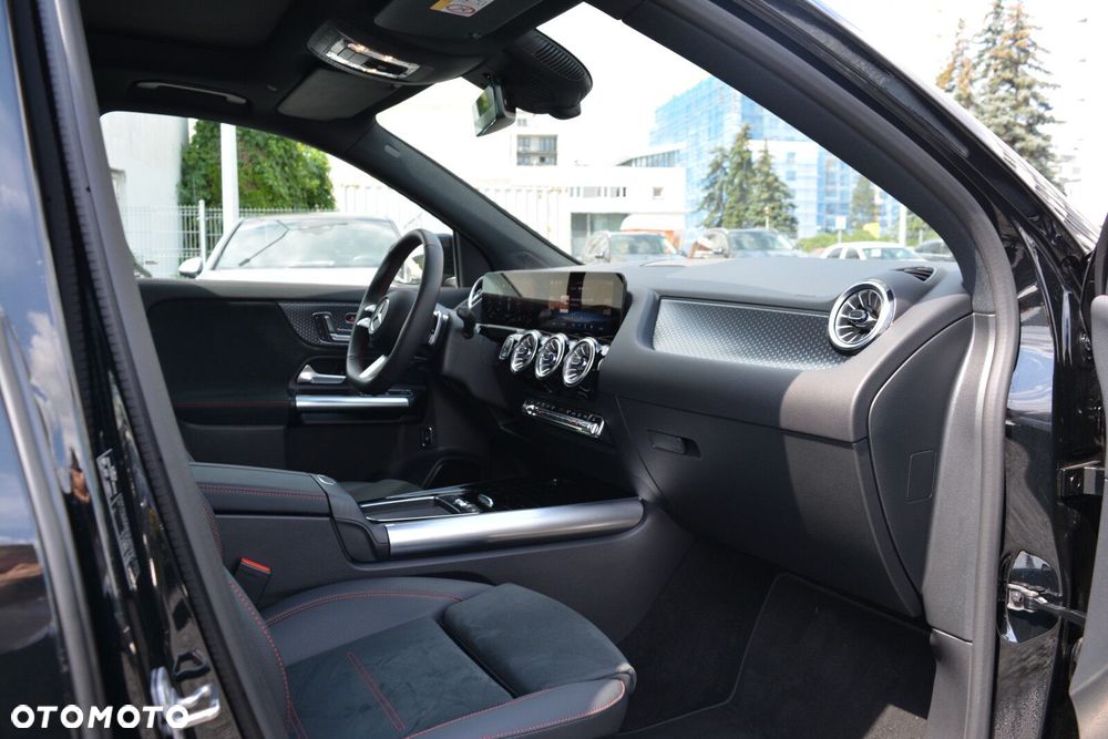 Mercedes-Benz GLA 200 d AMG Line 8G-DCT - 24