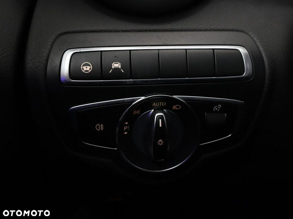 Mercedes-Benz Klasa C 300 4Matic 9G-TRONIC Night Edition - 41