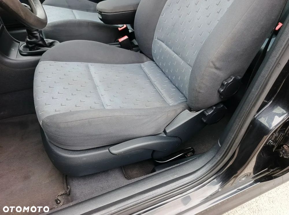 Skoda Octavia 1.6 Combi Ambiente - 14