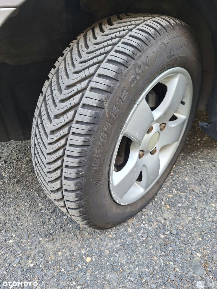 Nissan Almera 1.8 Visia - 5