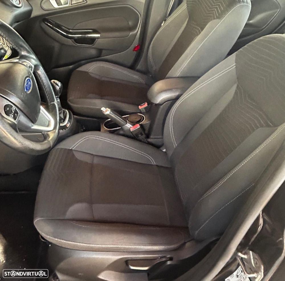 Ford Fiesta 2013 photo 4
