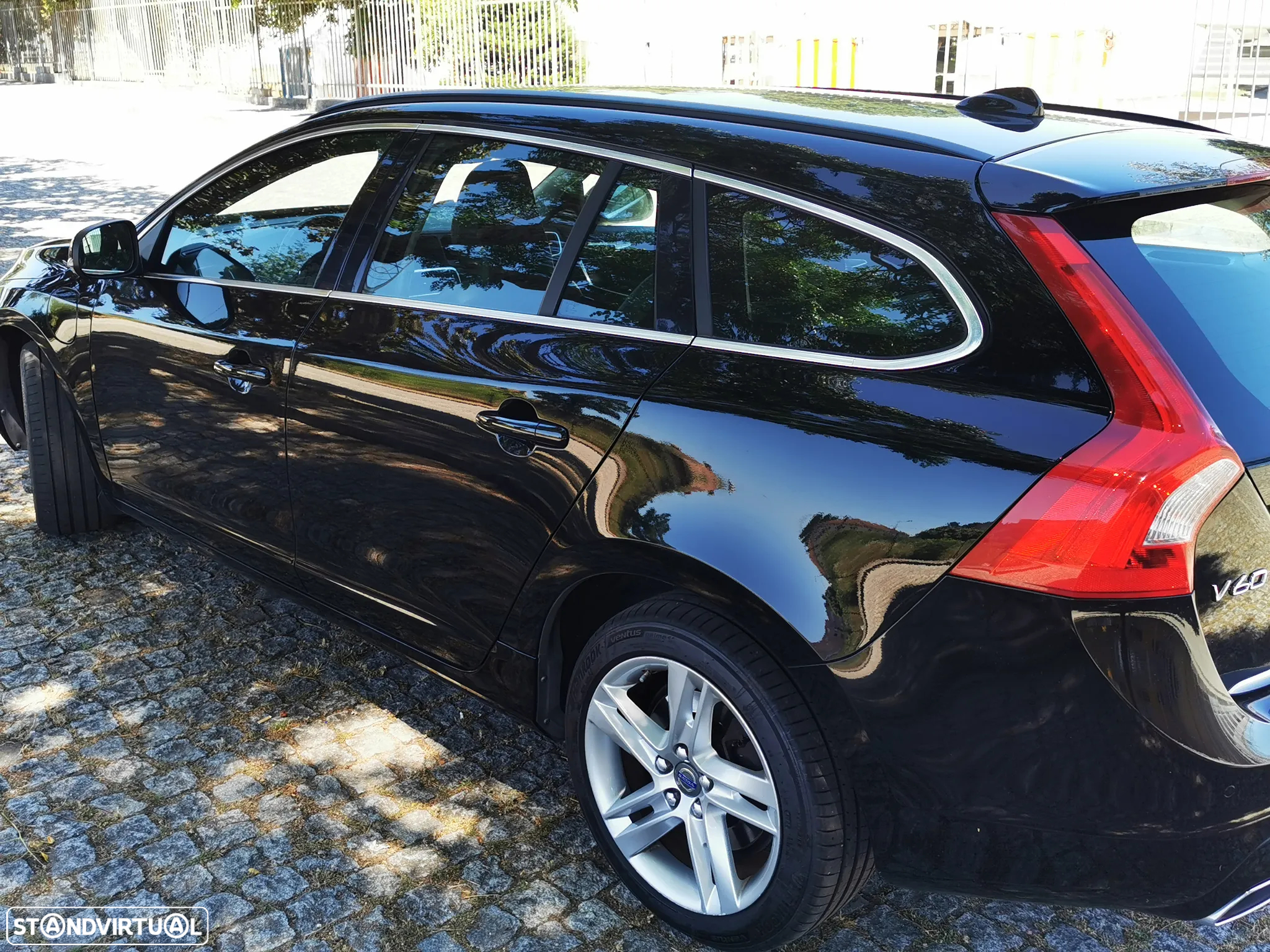 Volvo V60 2.4 D6 Momentum AWD Phev - 5