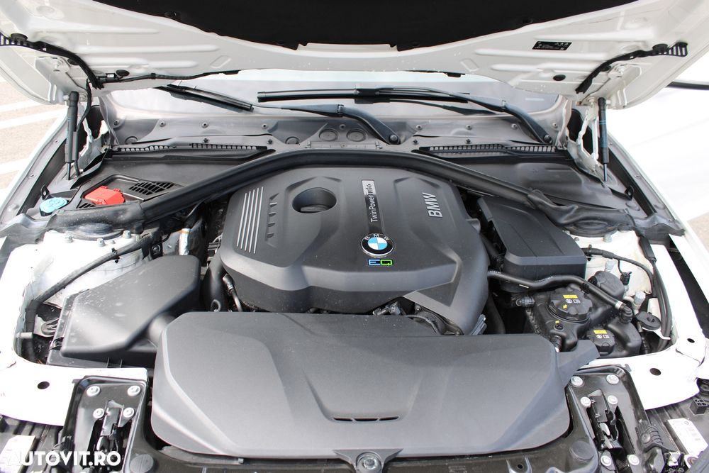 BMW Seria 3 320i Aut. Sport Line - 14