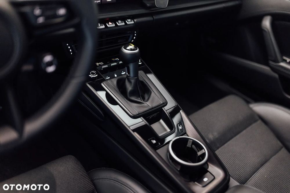 Porsche 911 GT3 Touring PDK - 30