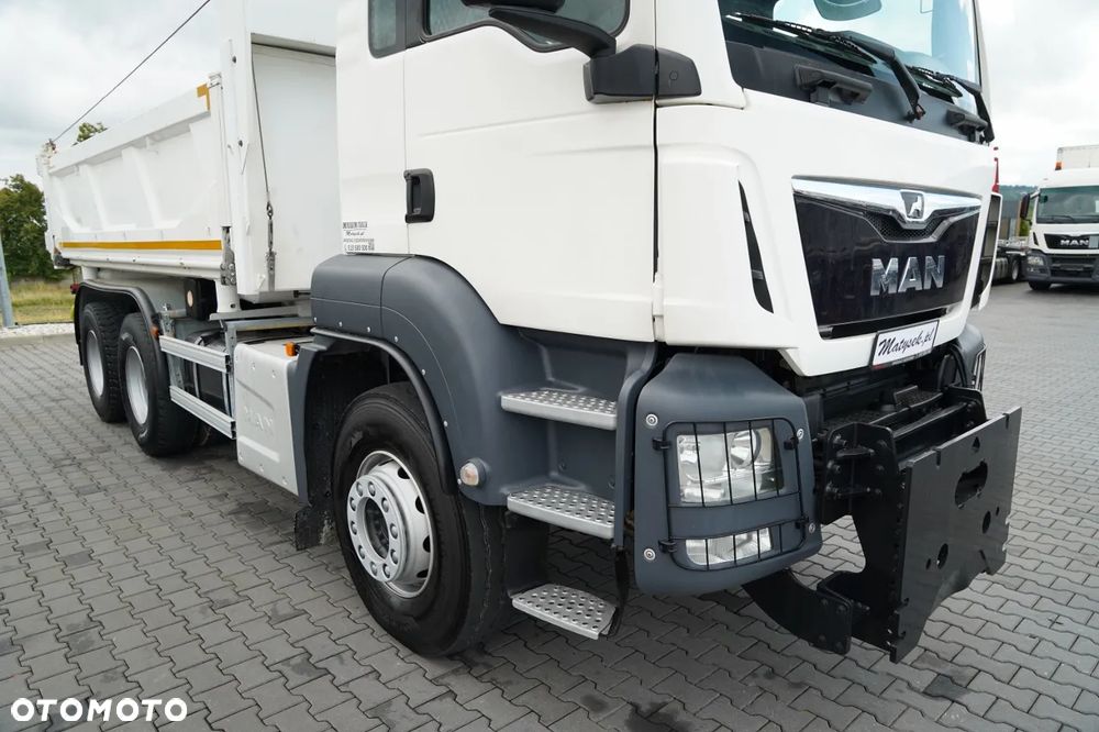 MAN TGS 26.460 / 6X4 / 3 STRONNA WYWROTKA / HYDROBURTA / CZOŁOWNICA  / AUTOMAT / - 16