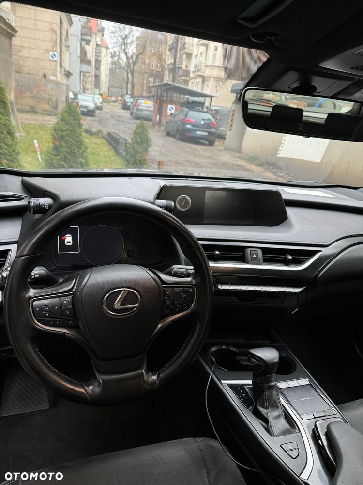 Lexus UX 250h Business Edition - 10