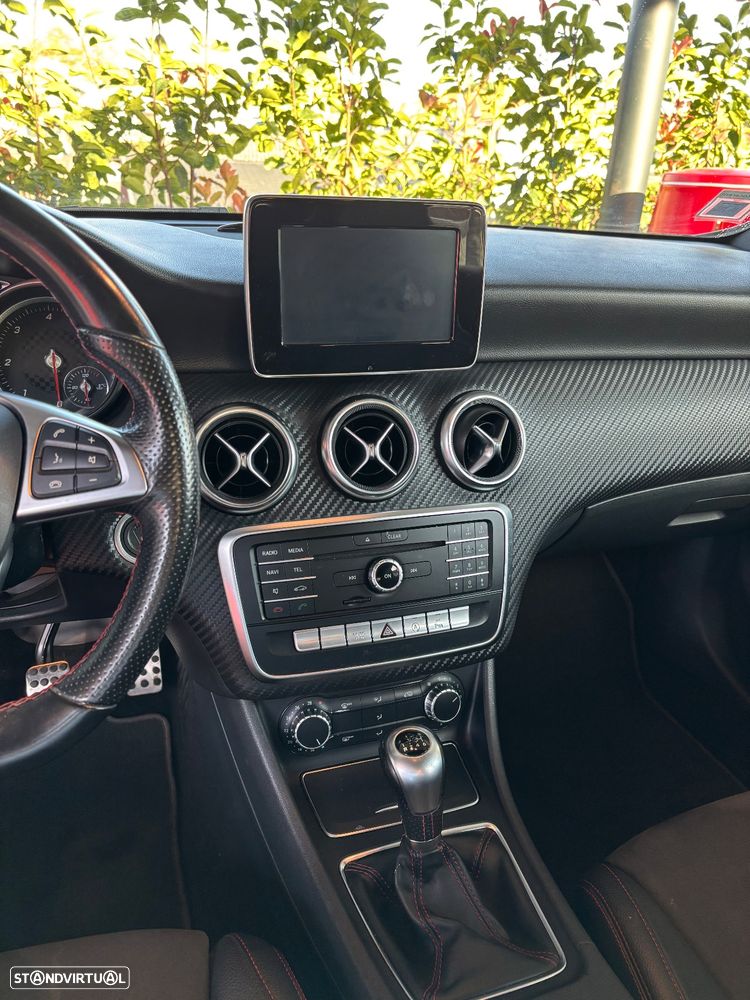 Mercedes-Benz A 180 d AMG Line - 11