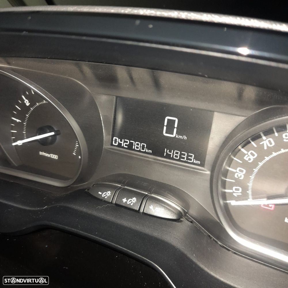 Peugeot 208 1.2 PureTech Signature - 15