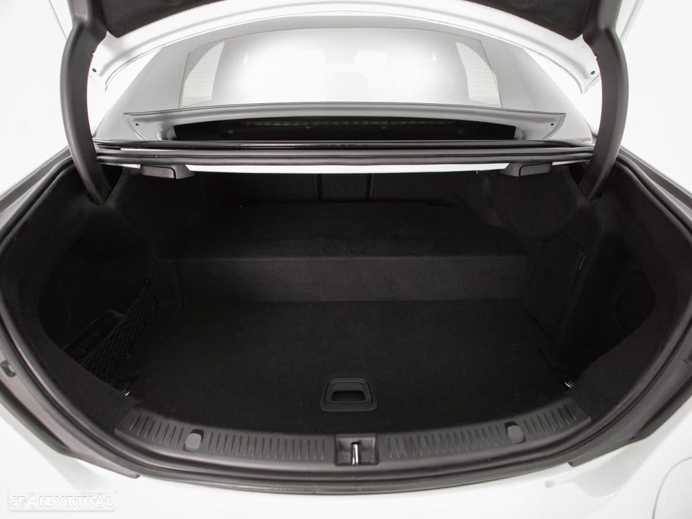 Mercedes-Benz E 300 de AMG Line - 13