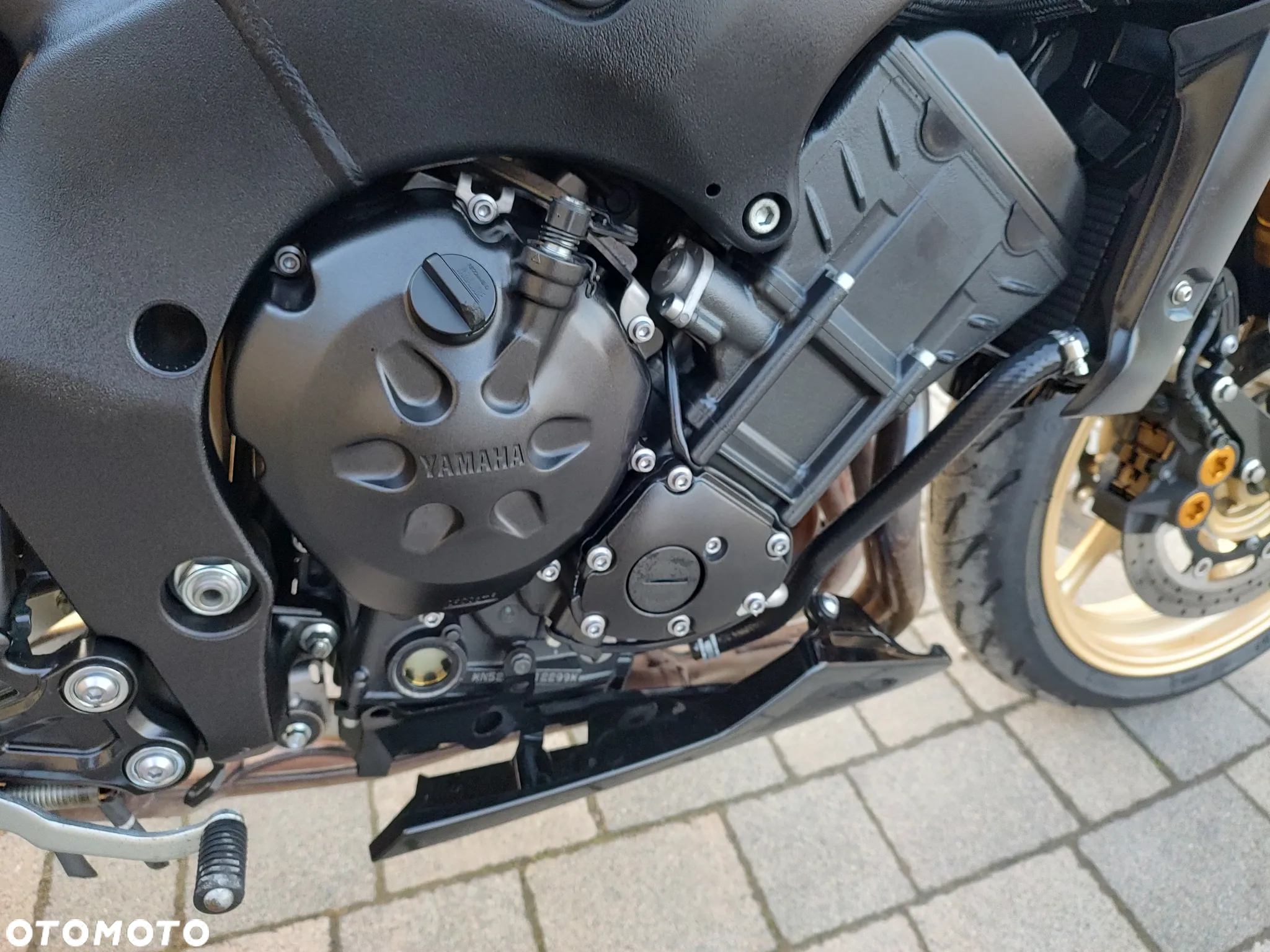 Yamaha FZ8 - 13