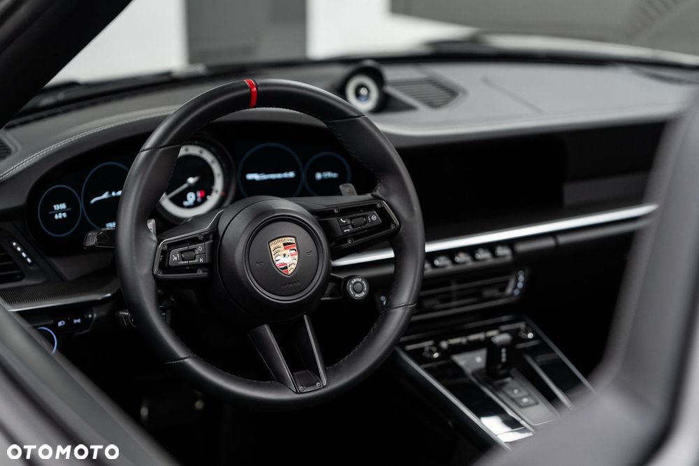 Porsche 911 Carrera 4S - 24