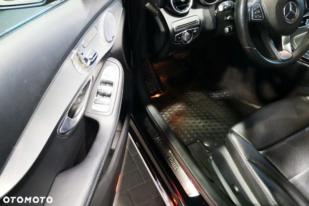 Mercedes-Benz Klasa C 300 7G-TRONIC - 22