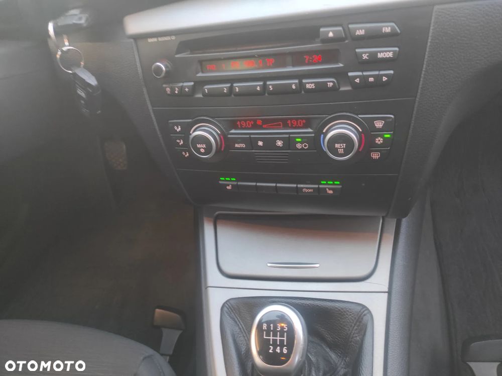 BMW Seria 1 118i - 10