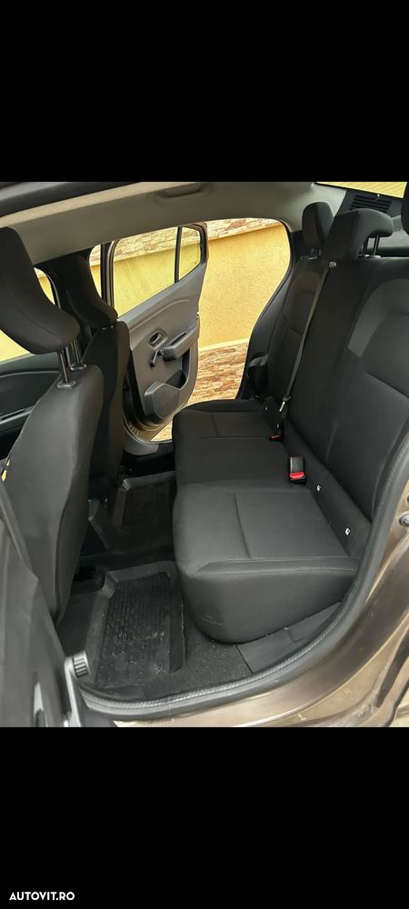 Dacia Logan TCe 90 Essential - 5