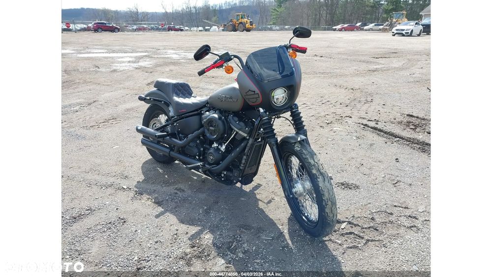 Harley-Davidson Softail Street Bob - 1