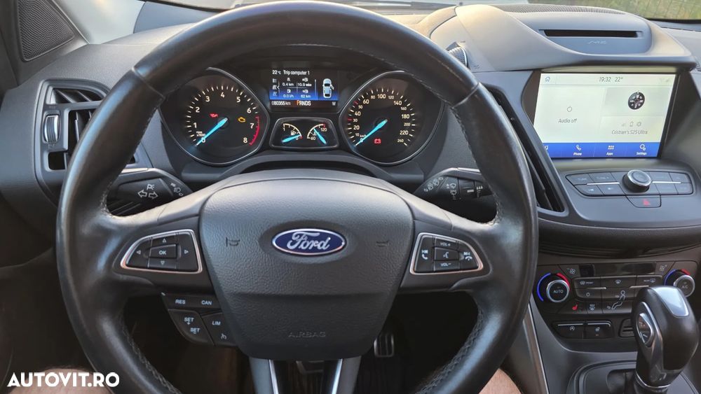 Ford Kuga - 10