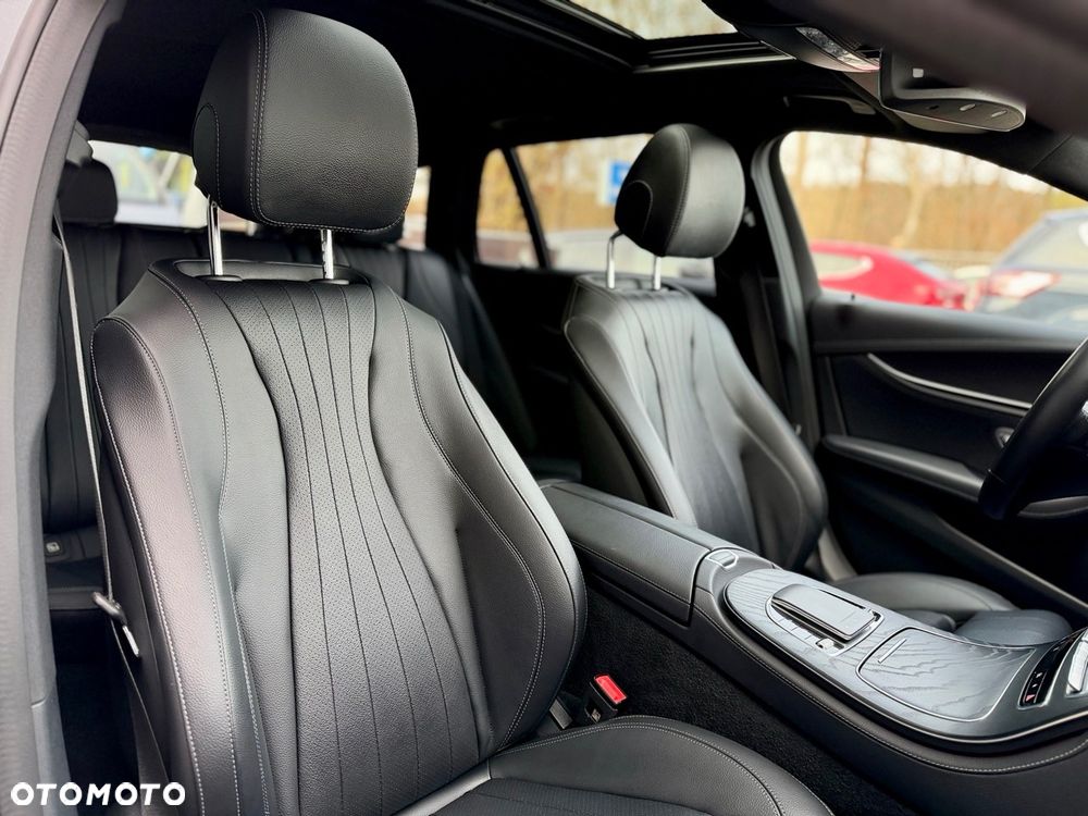 Mercedes-Benz Klasa E 220 d 4Matic 9G-TRONIC Exclusive - 32