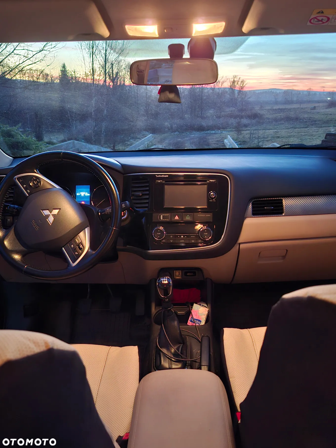 Mitsubishi Outlander - 11