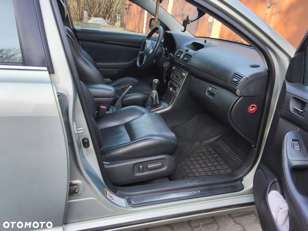 Toyota Avensis 2.0 VVT-i Prestige - 17