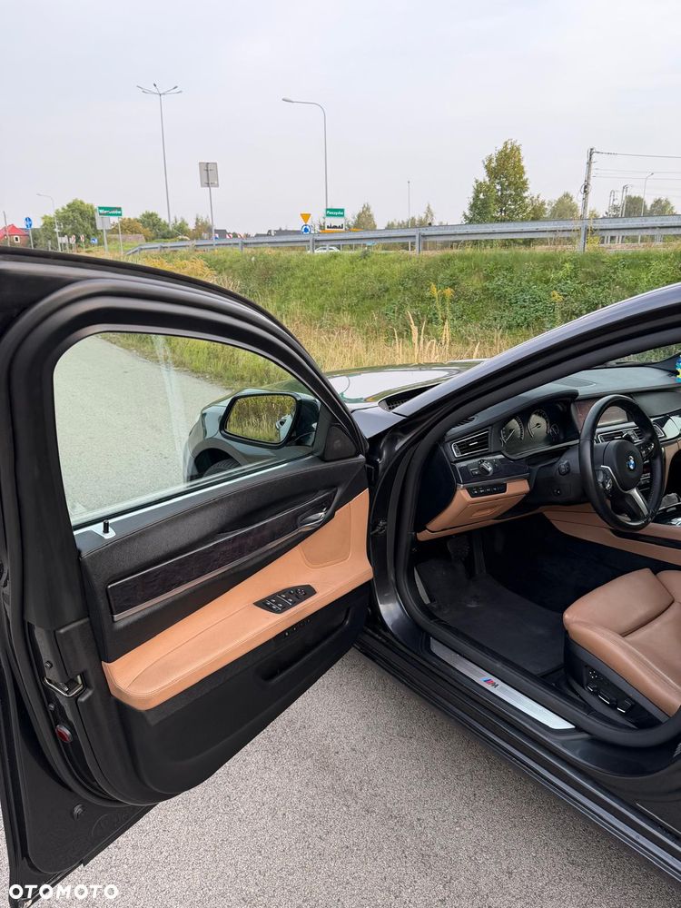 BMW Seria 7 750i xDrive - 9