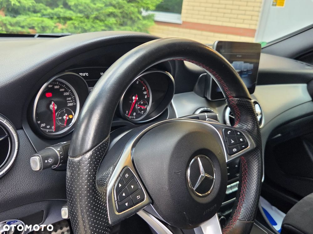 Mercedes-Benz CLA 200 7G-DCT AMG Line - 37