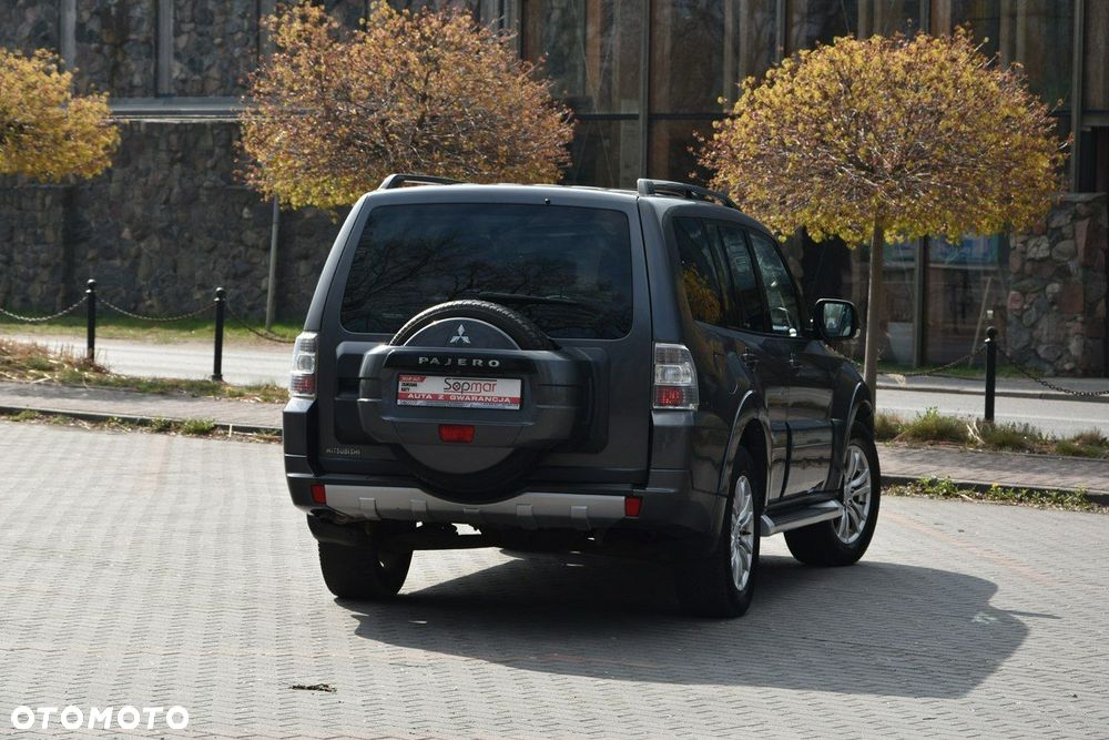 Mitsubishi Pajero - 18