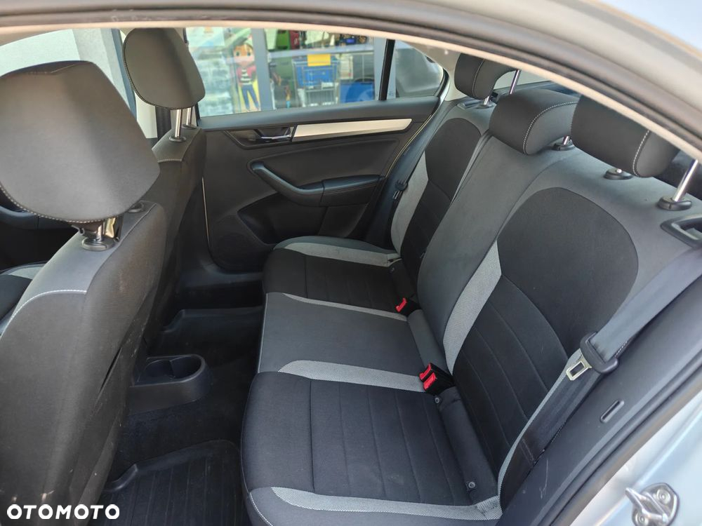 Skoda RAPID 1.0 TSI Active - 18