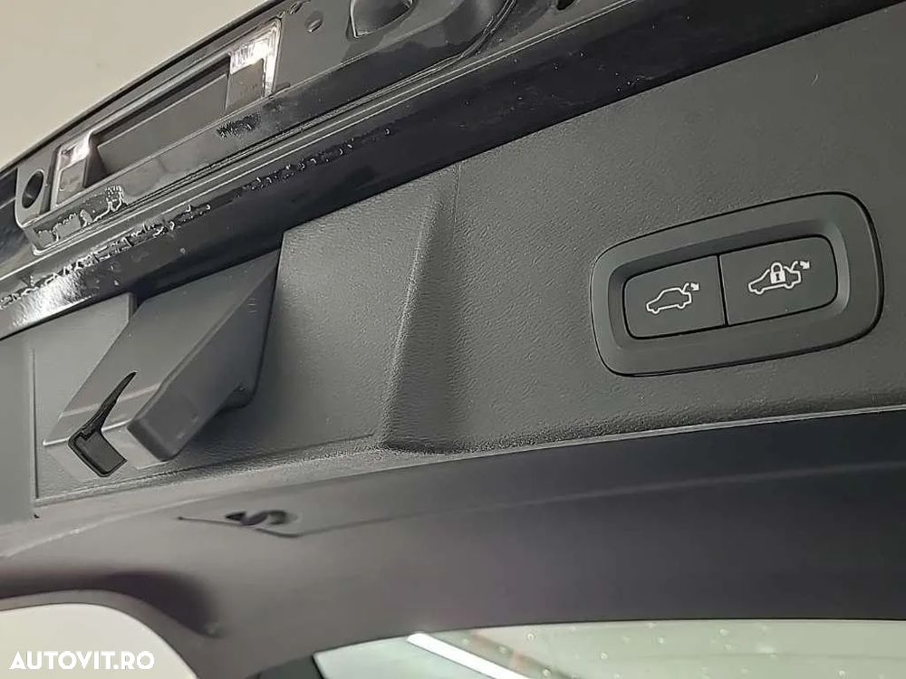 Volvo XC 40 T3 Geartronic Momentum Pro - 11