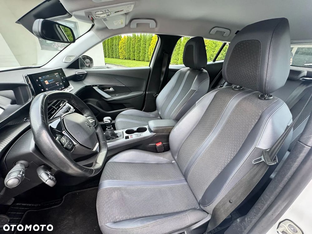 Peugeot 2008 PureTech 130 Allure - 12