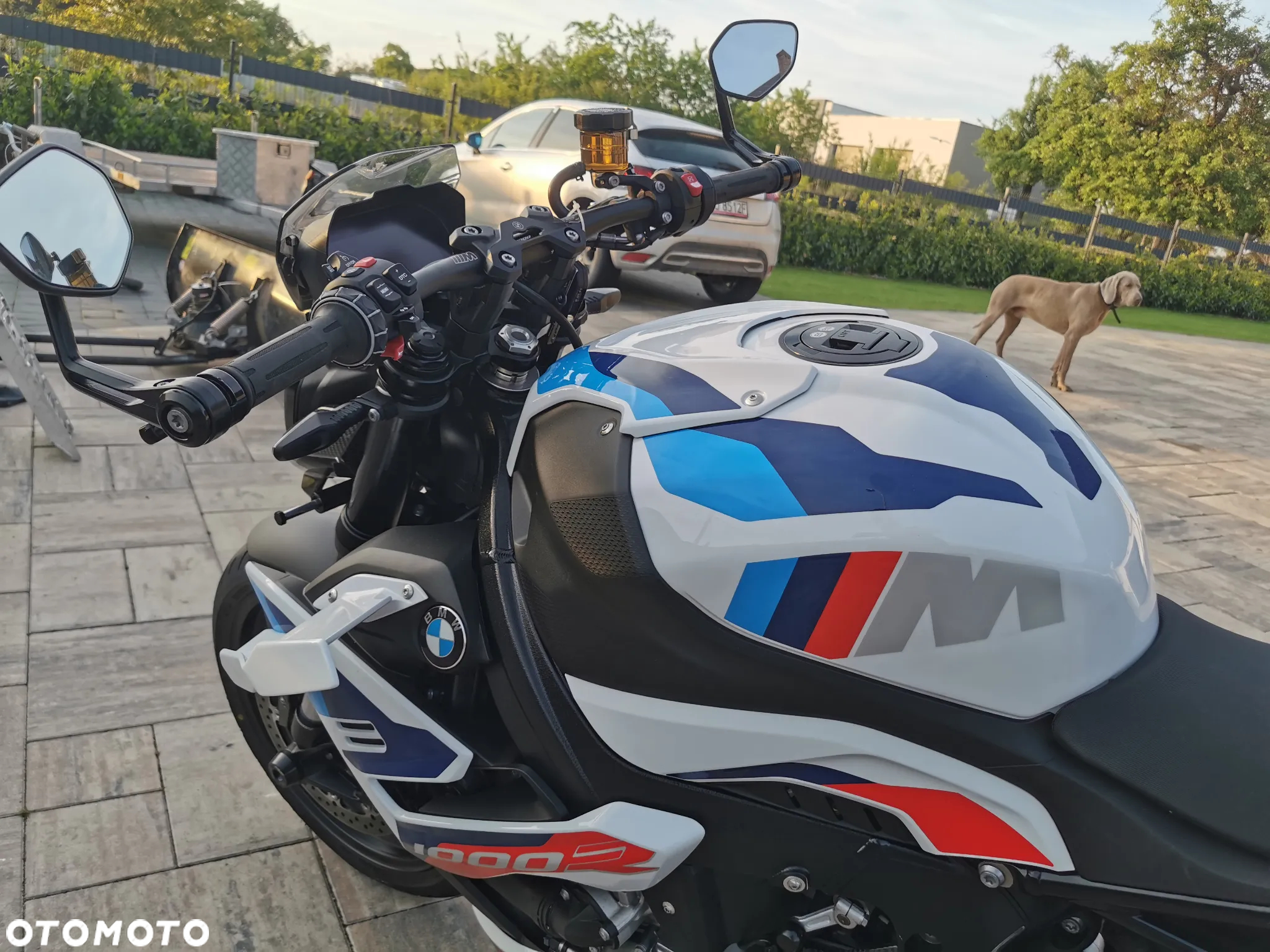 BMW S - 9
